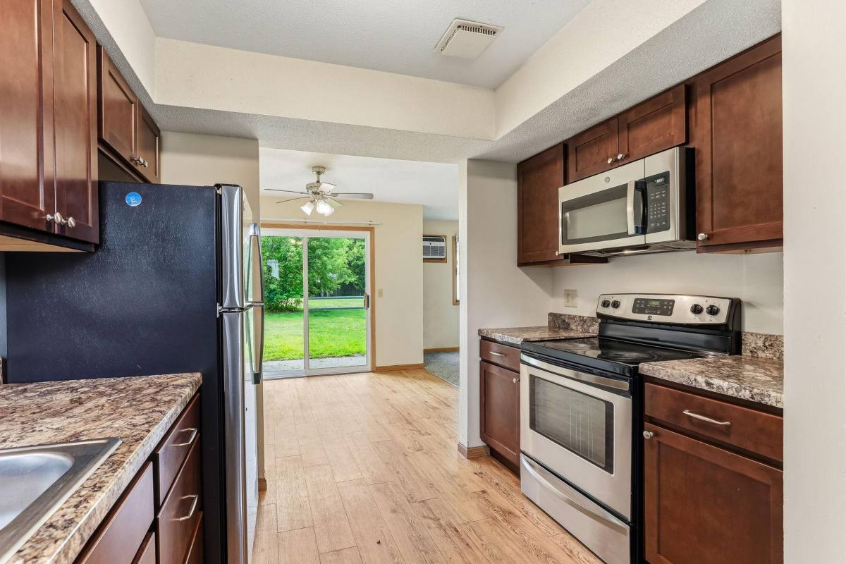 6813 Grimes Place N, Minneapolis, MN 55429 - Townhouse for Rent - Image 4