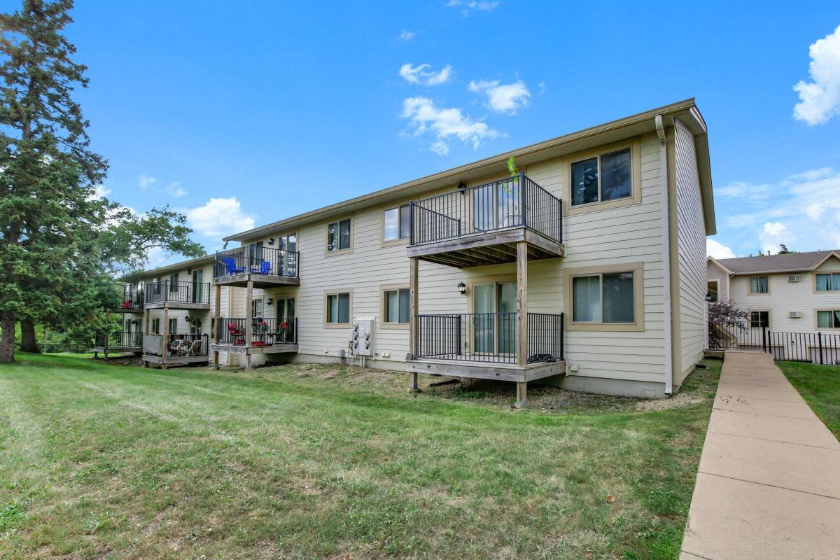 Apartment for rent at Parkwood Hills, 13312 Parkwood Dr, Burnsville, MN 55337