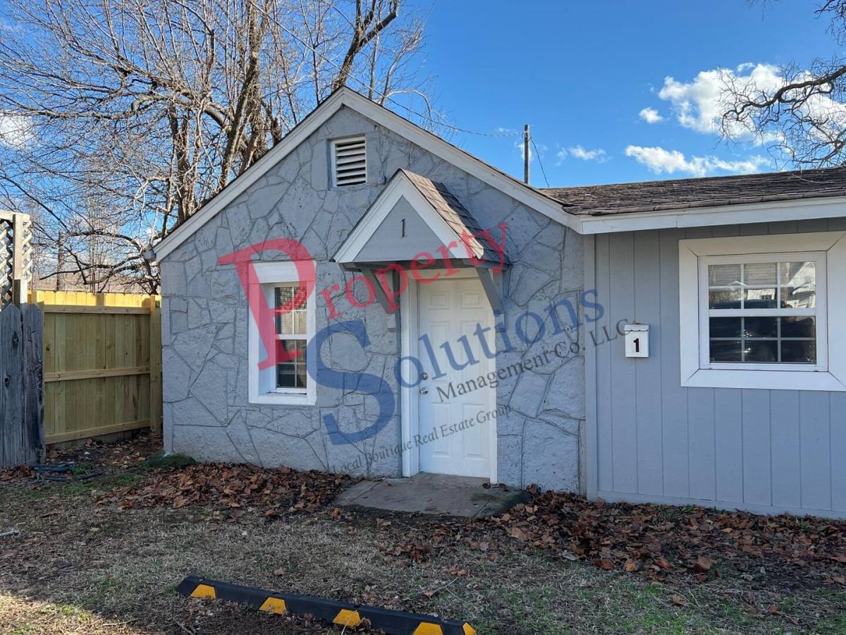 Apartment for rent at 213 W Seneca St #1, Tahlequah, OK 74464