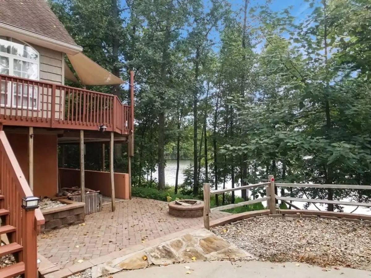 House for rent at 1315 Lake Cunningham Rd, Greer, SC 29651