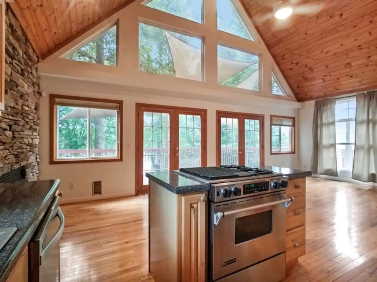 House for rent at 1315 Lake Cunningham Rd, Greer, SC 29651