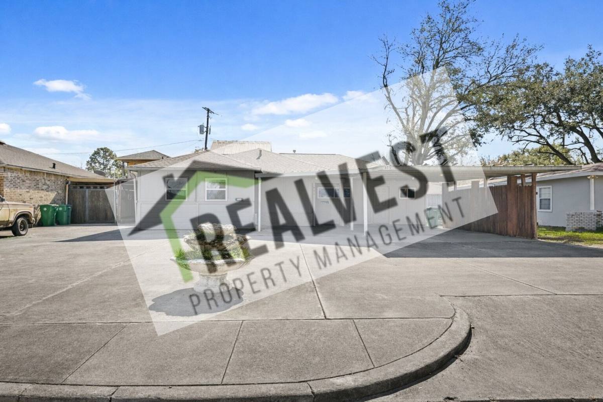 House for rent at 605 W Ave, Pasadena, TX 77502