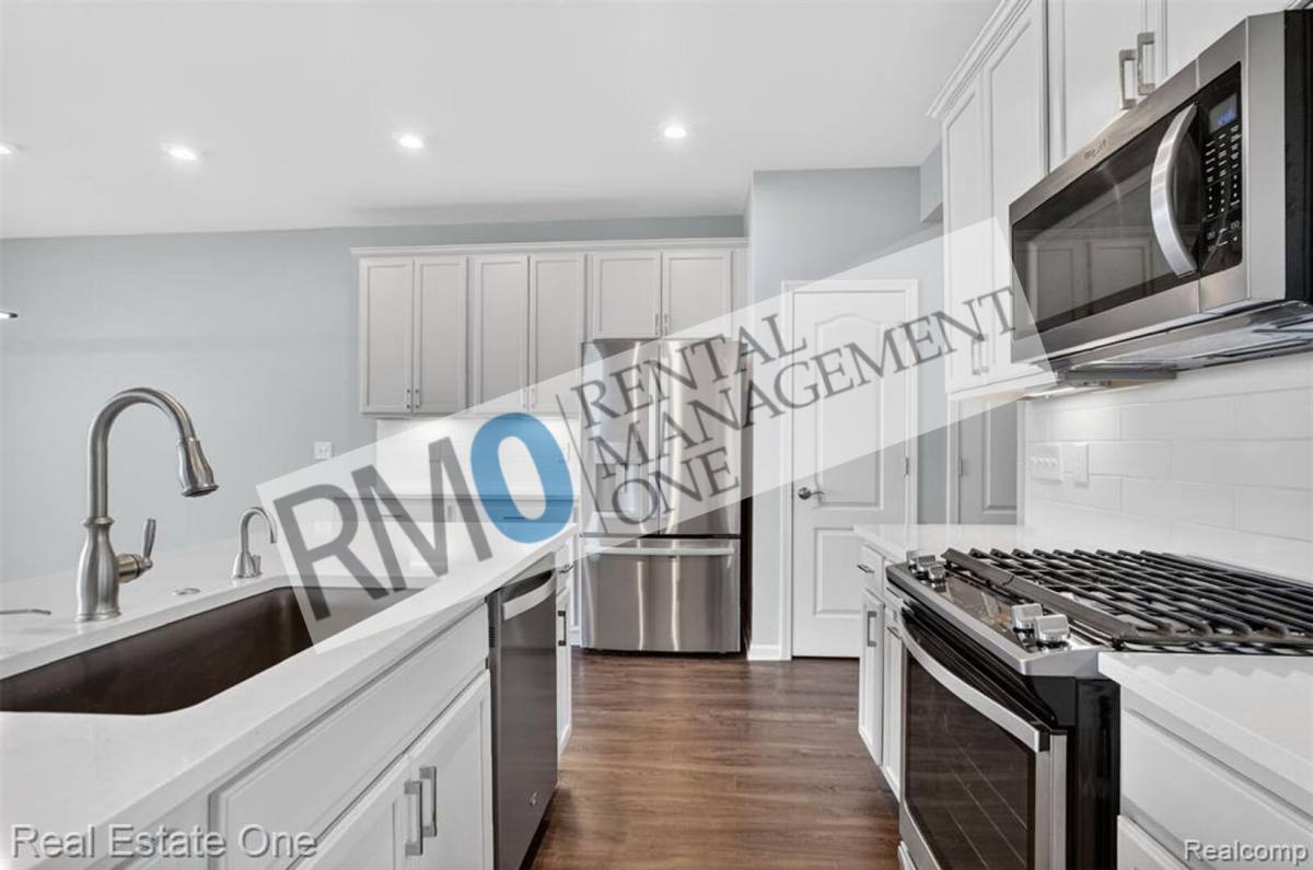 Townhouse for rent at 4799 Broomfield Way, Lake Orion, MI 48359