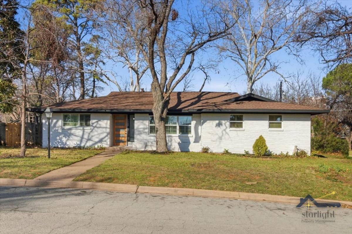 House for rent at 1509 University Dr, Arlington, TX 76013