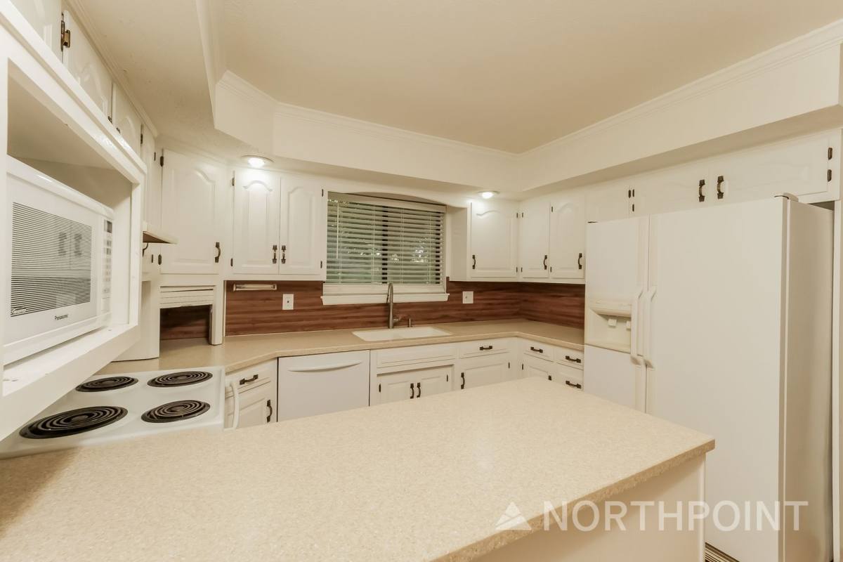 House for rent at 15045 Switzer Rd, Overland Park, KS 66221
