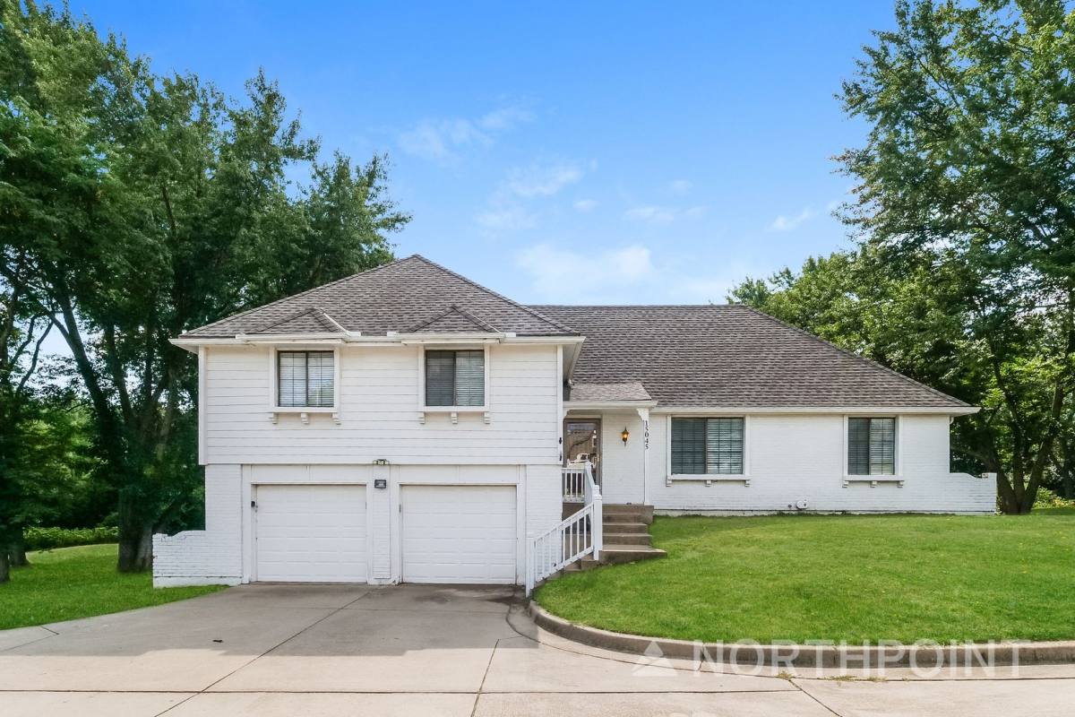 House for rent at 15045 Switzer Rd, Overland Park, KS 66221