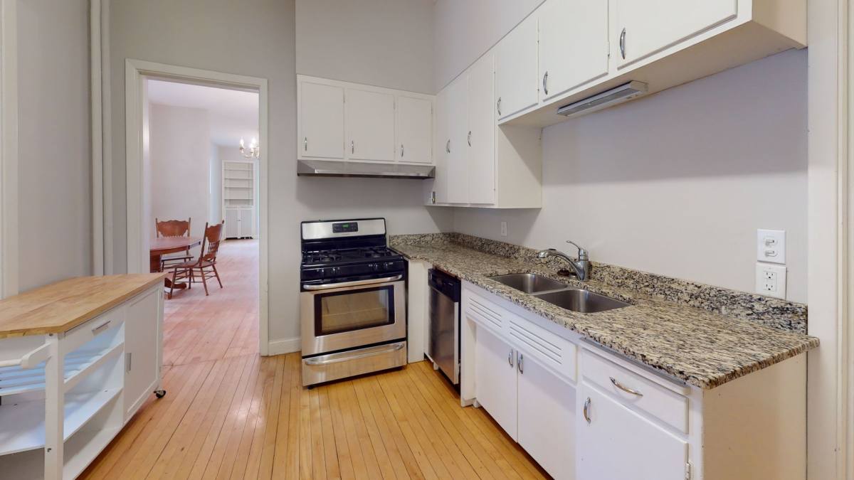 Townhouse for rent at 629 6th St SE, Minneapolis, MN 55414