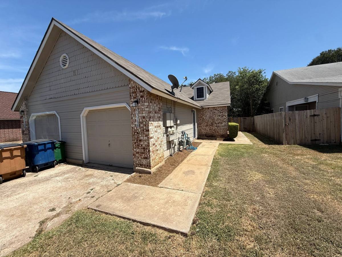 Apartment for rent at 9313 Kempler Dr, Austin, TX 78748