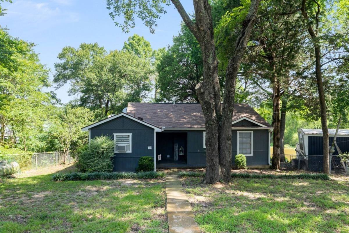 House for rent at 140 Lynn Creek Dr, Mabank, TX 75156