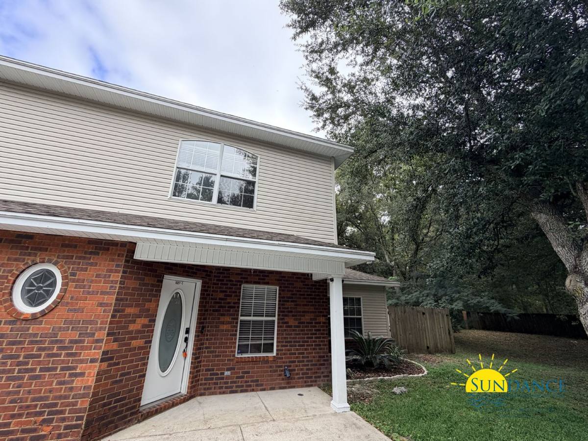 Townhouse for rent at 827 Fairview Dr #1, Fort Walton Beach, FL 32547