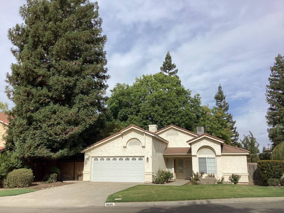 House for rent at 9615 N Buttonwood Court, Fresno, CA 93720