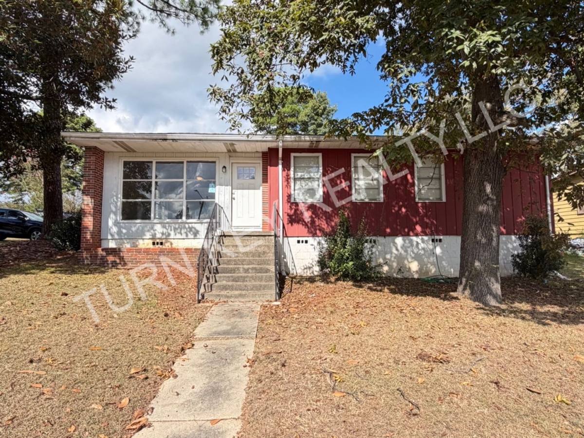 House for rent at 1001 Hillandale Dr, Fairfield, AL 35064