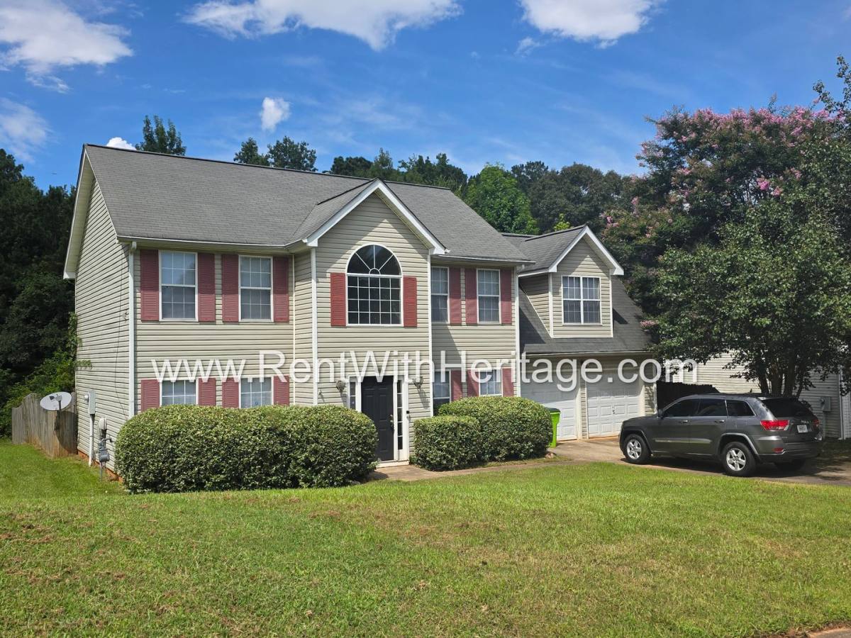 House for rent at 6535 Manor Creek Dr, Douglasville, GA 30135