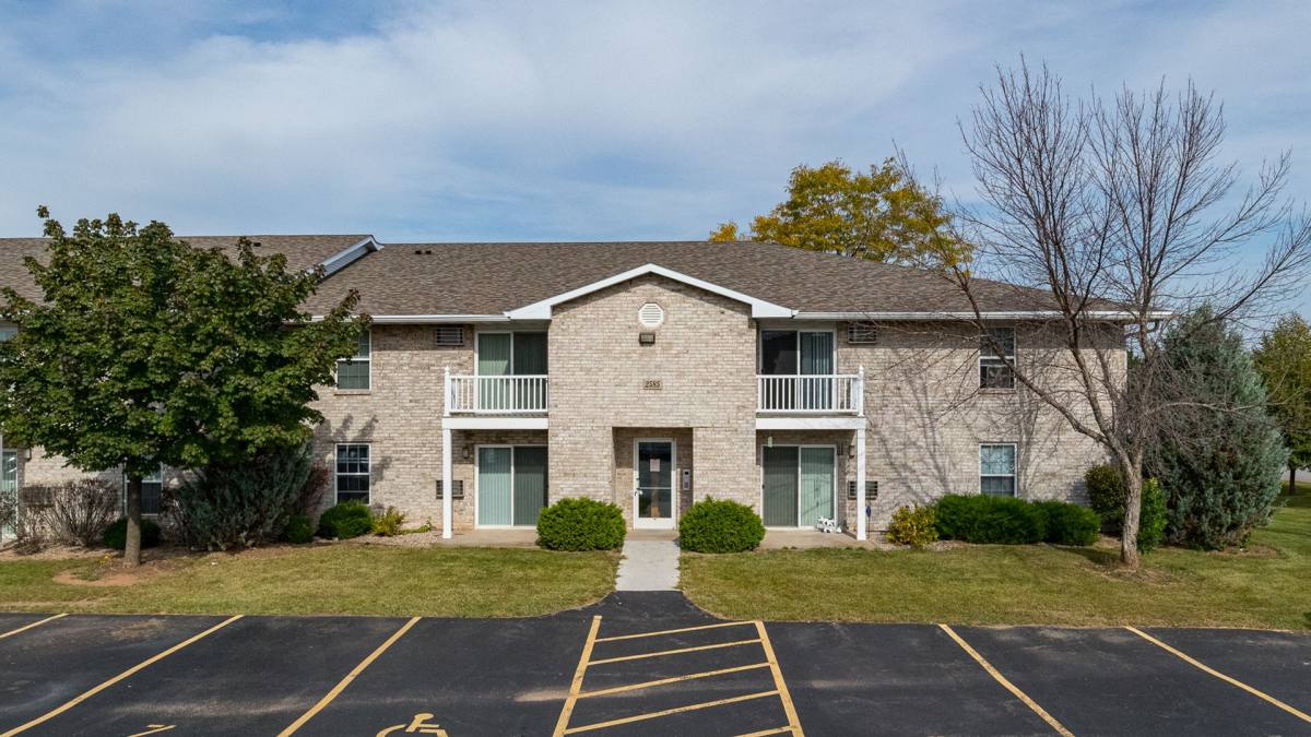 Apartment for rent at 2561 - 2597 W Waukau Ave, Oshkosh, WI 54904