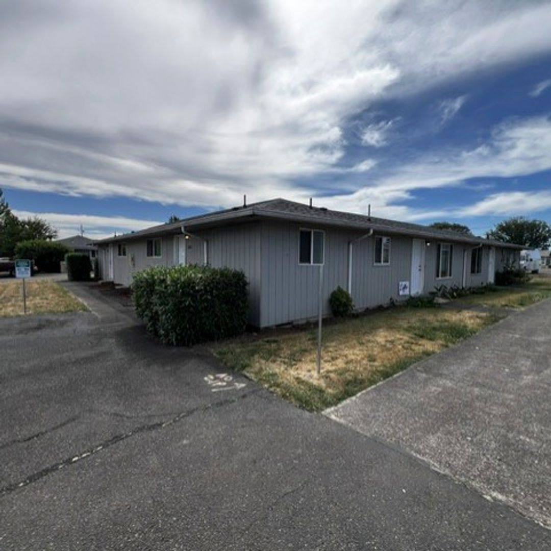 Apartment for rent at Oak Street Fourplex, 2622-2628 Oak St SE, Albany, OR 97322