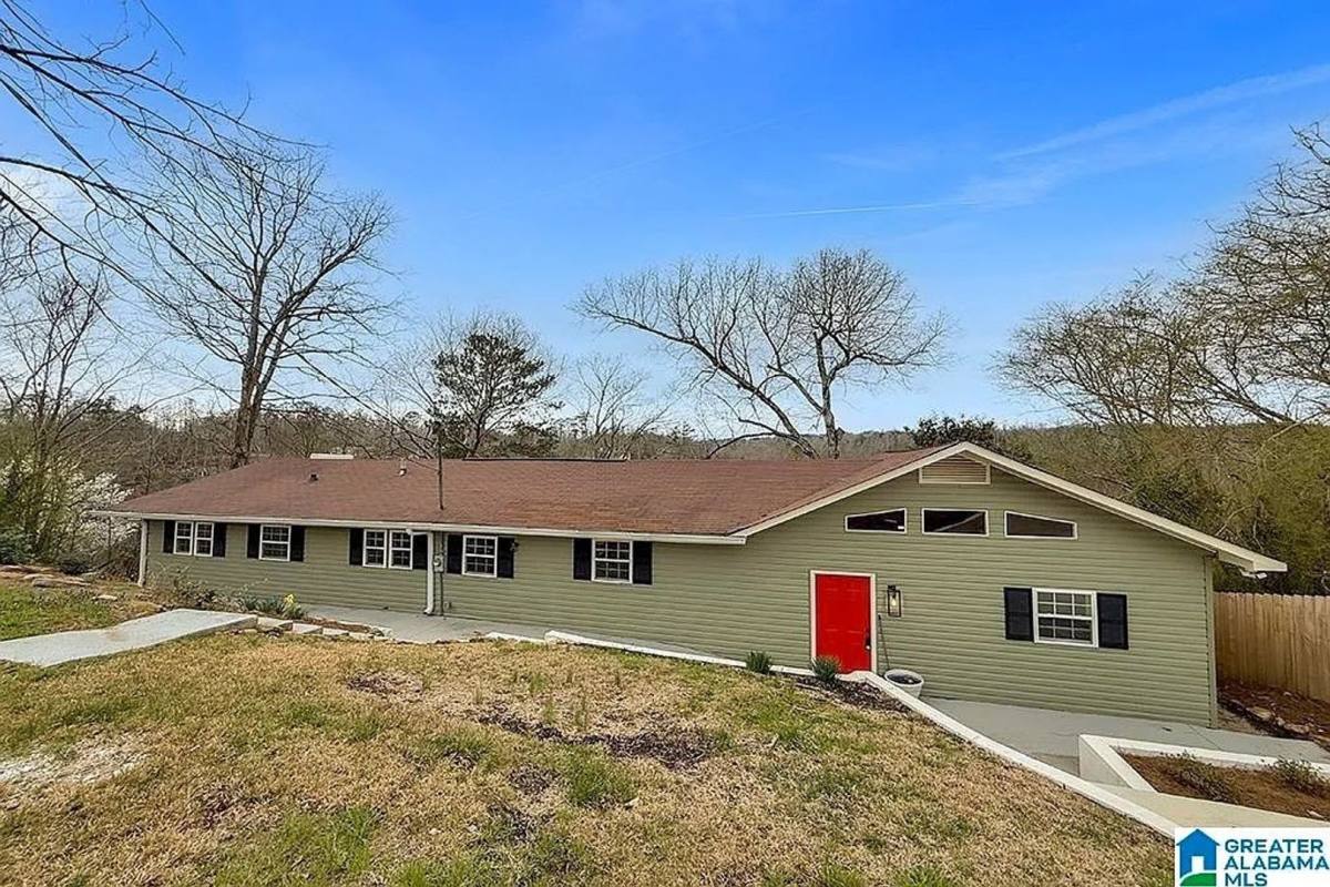 House for rent at 332 Lakeshore Lane, Oneonta, AL 35121