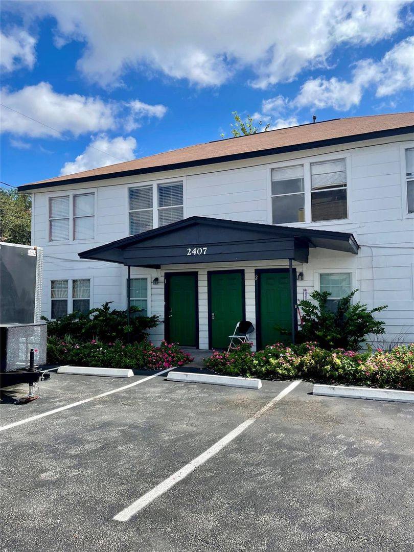 Apartment for rent at Bastrop, 2407 Bastrop St, Houston, TX 77004