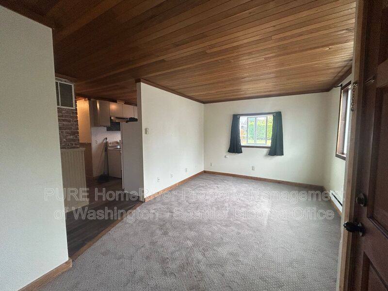 Apartment for rent at 802 9th St SW, Puyallup, WA 98371