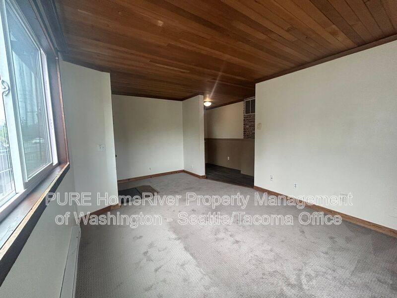Apartment for rent at 802 9th St SW, Puyallup, WA 98371