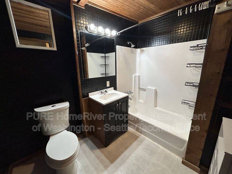 Apartment for rent at 802 9th St SW, Puyallup, WA 98371