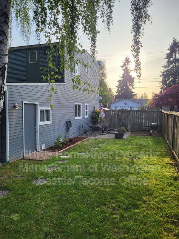 Apartment for rent at 802 9th St SW, Puyallup, WA 98371