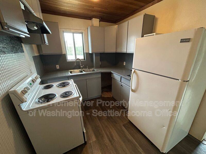 Apartment for rent at 802 9th St SW, Puyallup, WA 98371