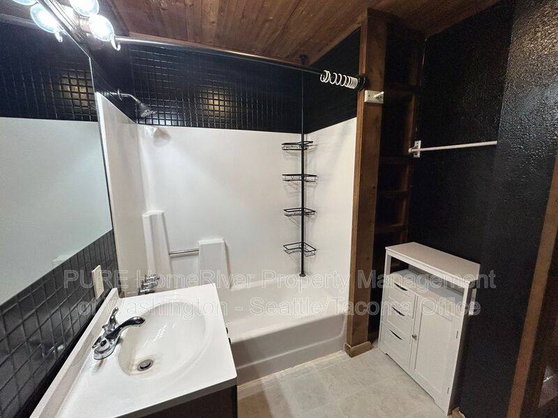 Apartment for rent at 802 9th St SW, Puyallup, WA 98371