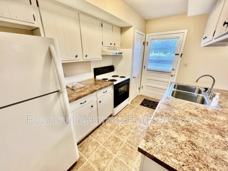 Apartment for rent at 4210 Keck Ave, Evansville, IN 47715