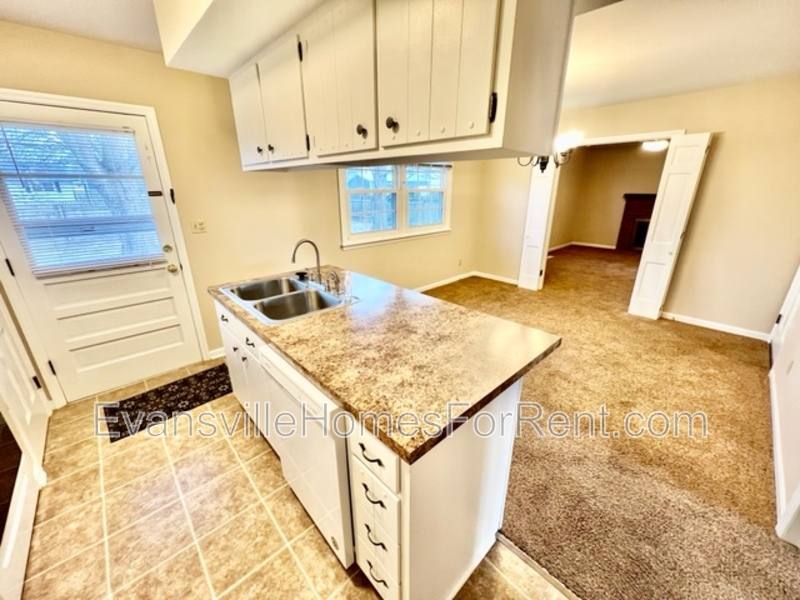 Apartment for rent at 4210 Keck Ave, Evansville, IN 47715