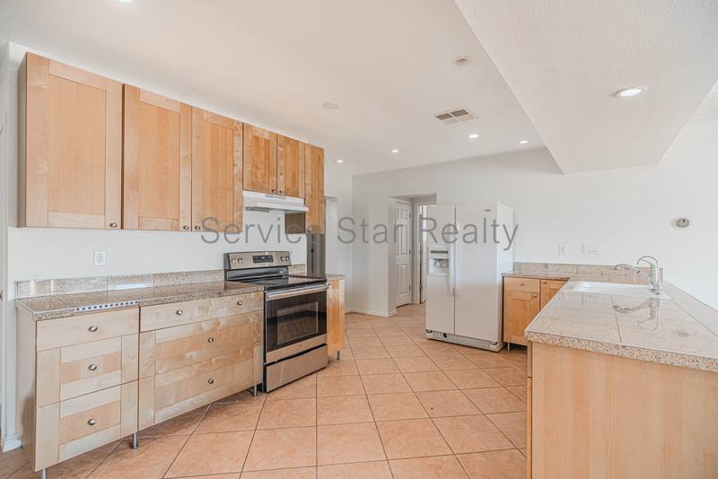 7 S Catalina St, Gilbert, AZ 85233 - House for Rent - Image 8