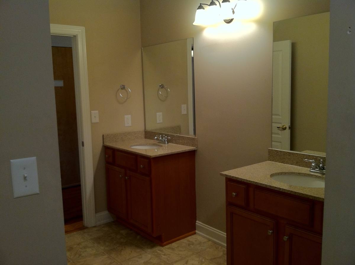 Apartment for rent at 922 Main St, Lynchburg, VA 24504