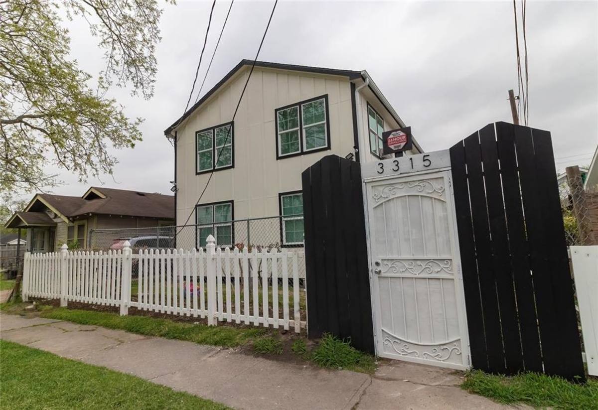 Apartment for rent at 3315 Reeves St, Houston, TX 77004