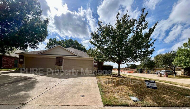 House for rent at 2400 Ravenwood Court, Mansfield, TX 76063