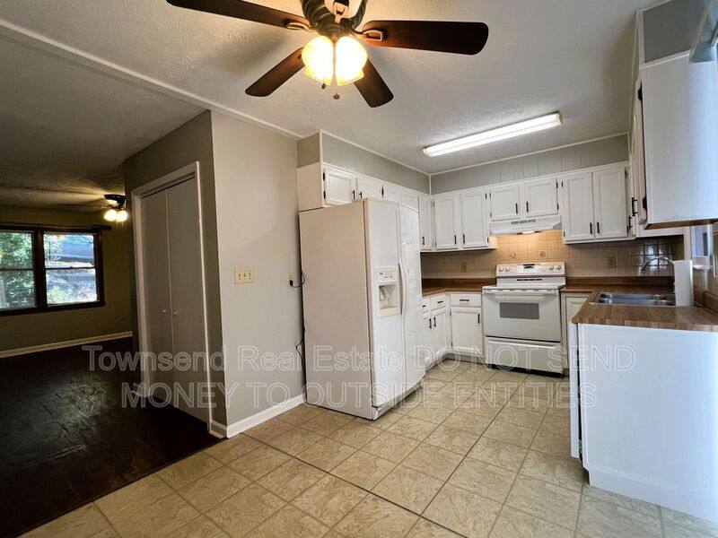 House for rent at 1411 Briarcliff Dr, Fayetteville, NC 28305