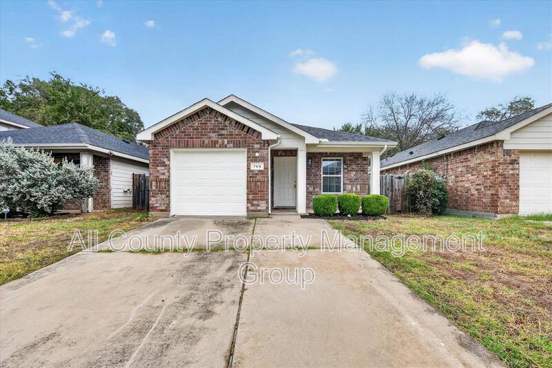 House for rent at 756 River Garden Dr, Fort Worth, TX 76114