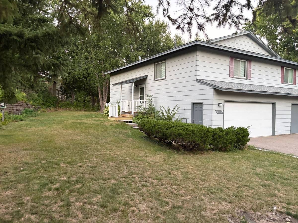 House for rent at 8275 Cypress Lane, Eden Prairie, MN 55347