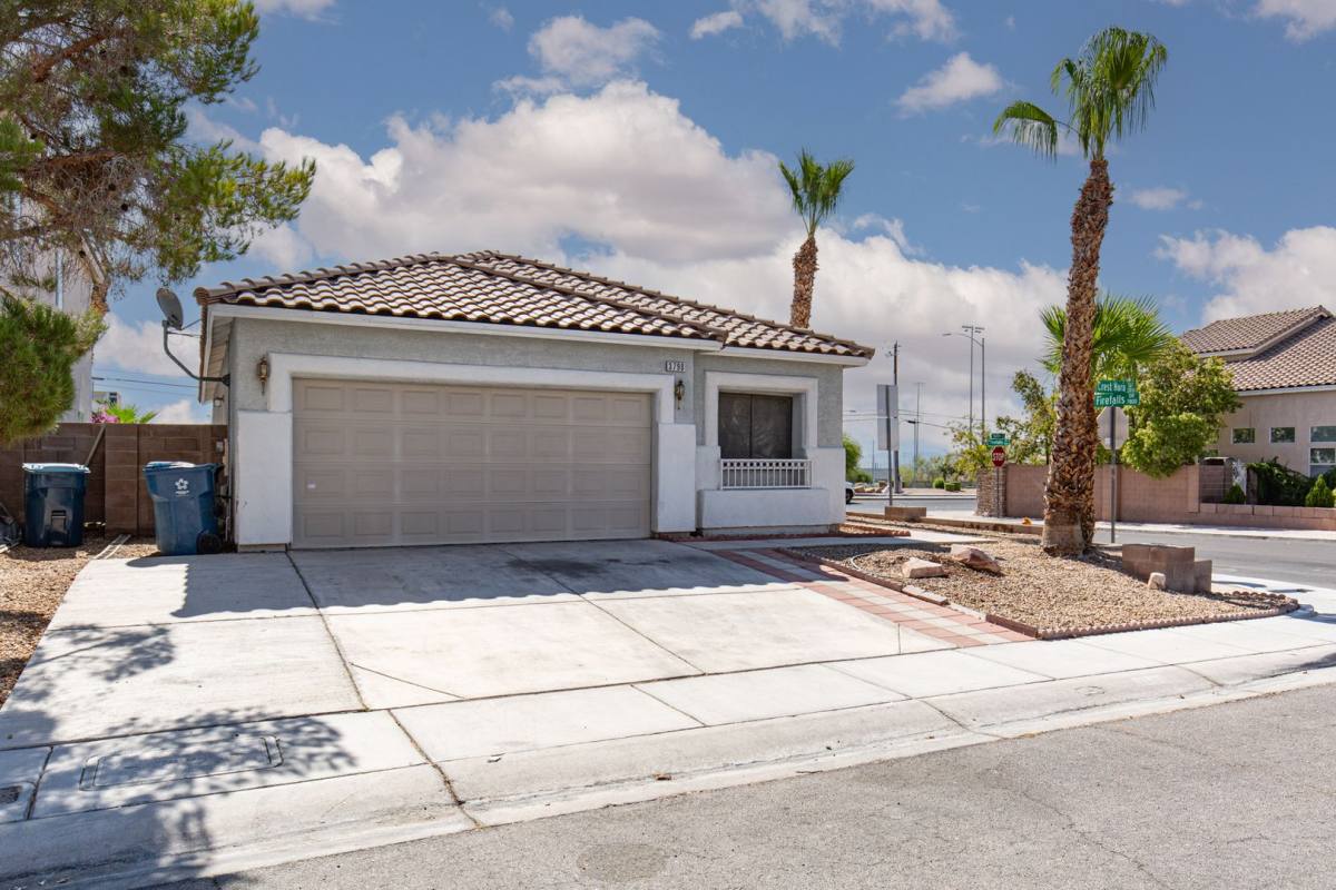 House for rent at 3790 Crest Horn Dr, Las Vegas, NV 89147