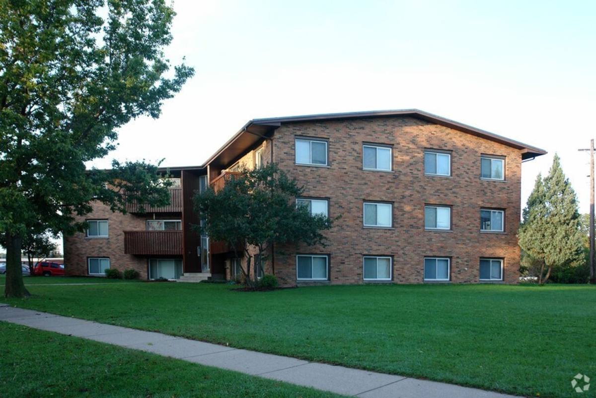 Apartment for rent at 4601 Independence Ave N, Minneapolis, MN 55428