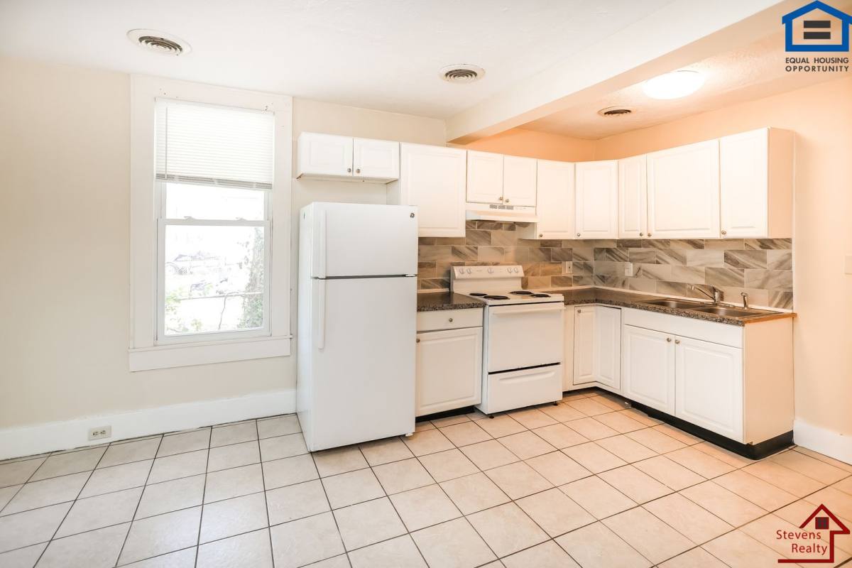 Apartment for rent at 515 Ben Hur Ave #B, Knoxville, TN 37915
