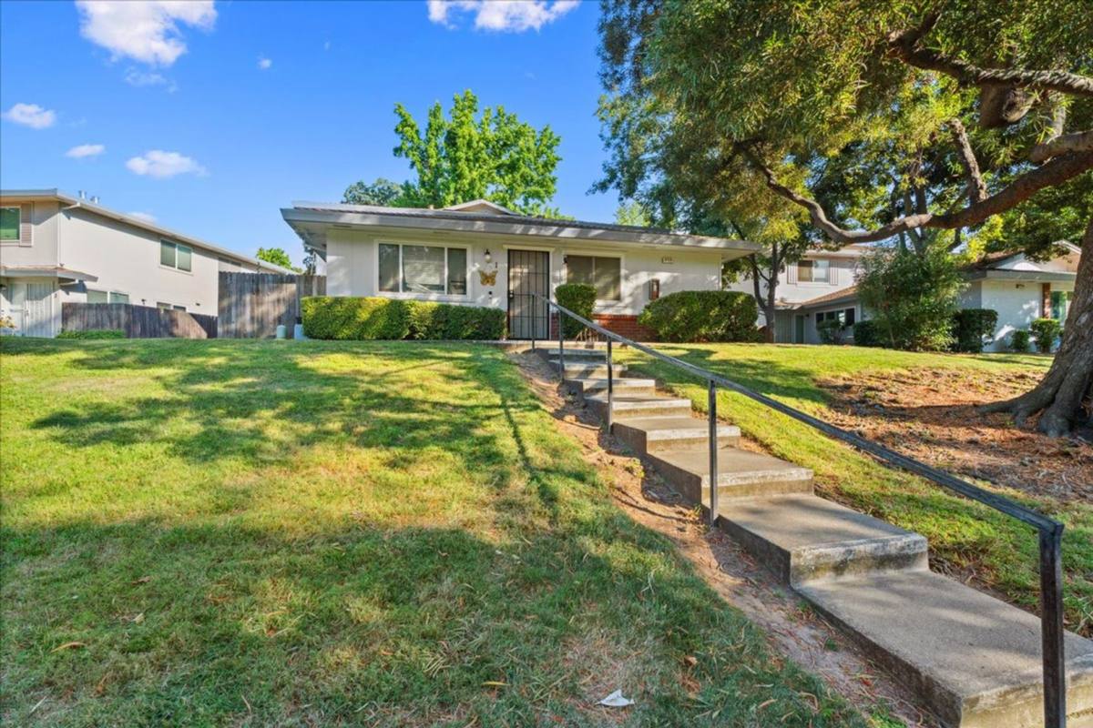 House for rent at 4718 Hayford Way #4, Sacramento, CA 95842