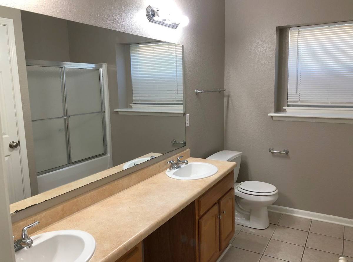 Apartment for rent at 104 Logan St, Leavenworth, KS 66048