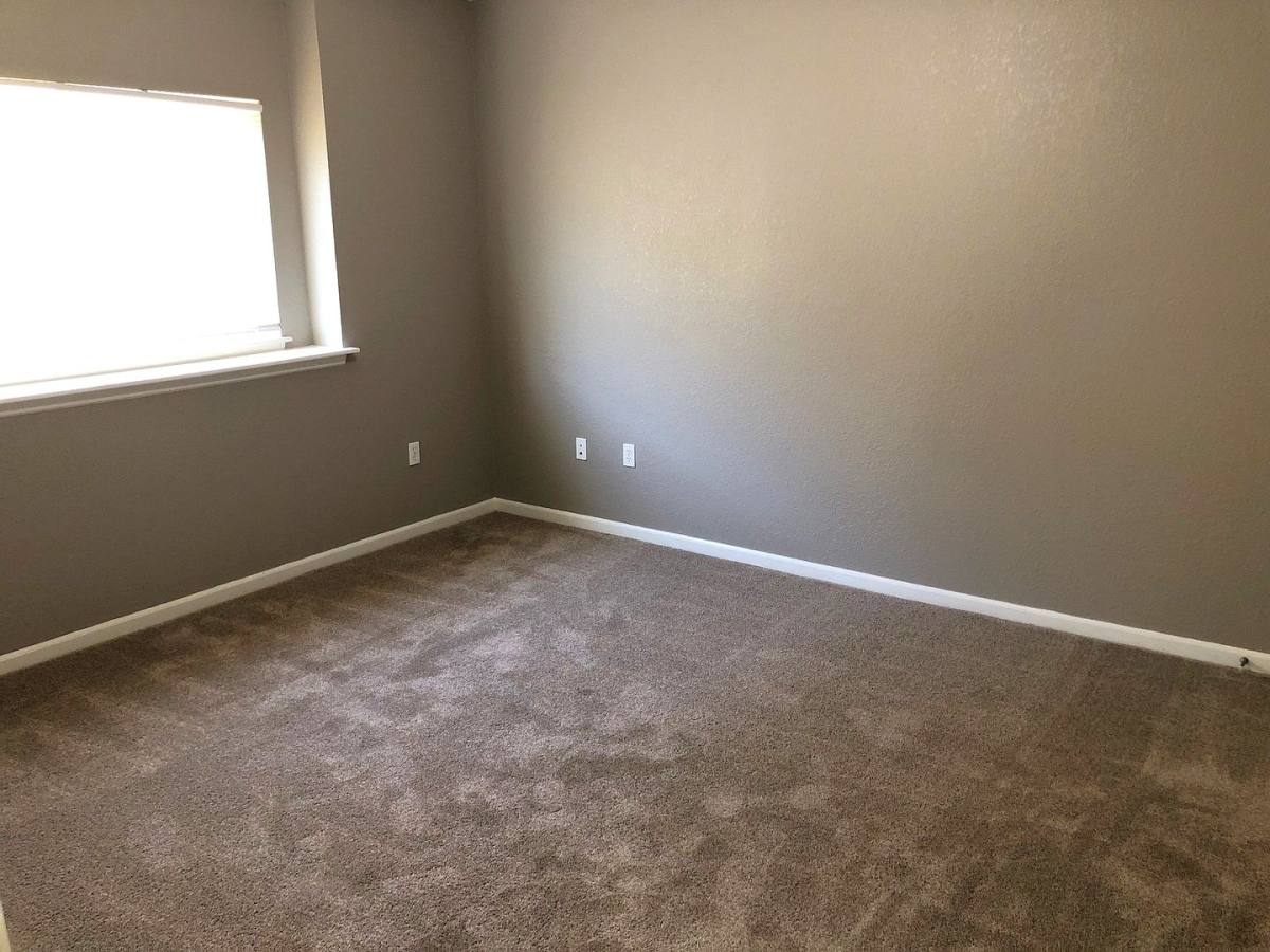 Apartment for rent at 104 Logan St, Leavenworth, KS 66048