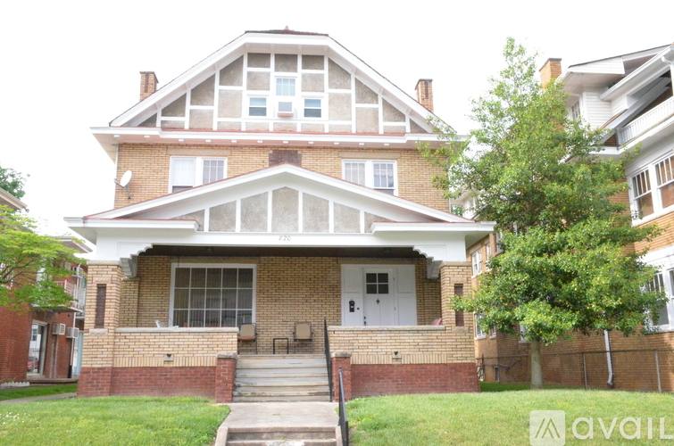 Apartment for rent at 820 12th Ave #4, Huntington, WV 25701