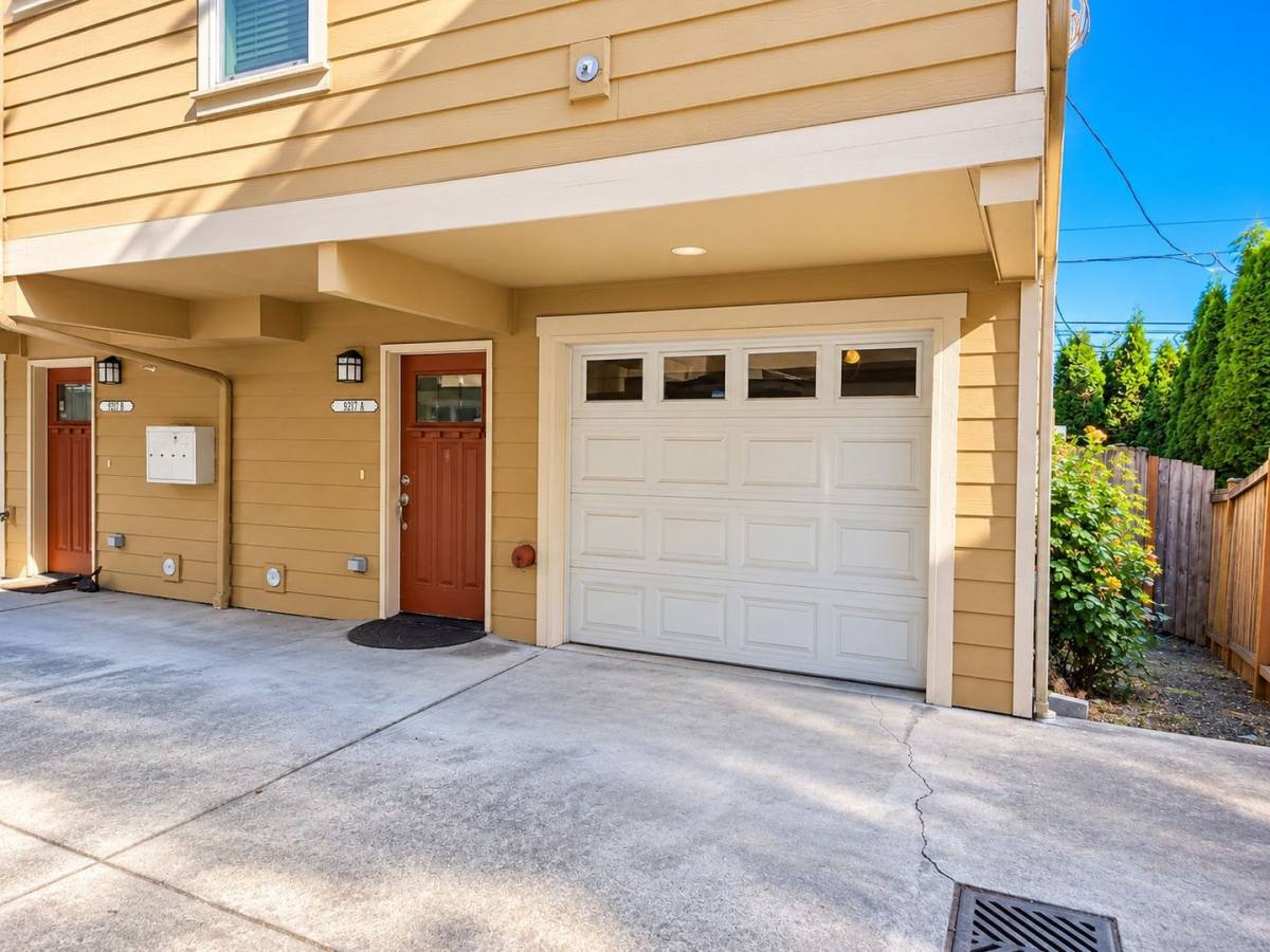 Townhouse for rent at 9217-A Ashworth Ave N, Seattle, WA 98103