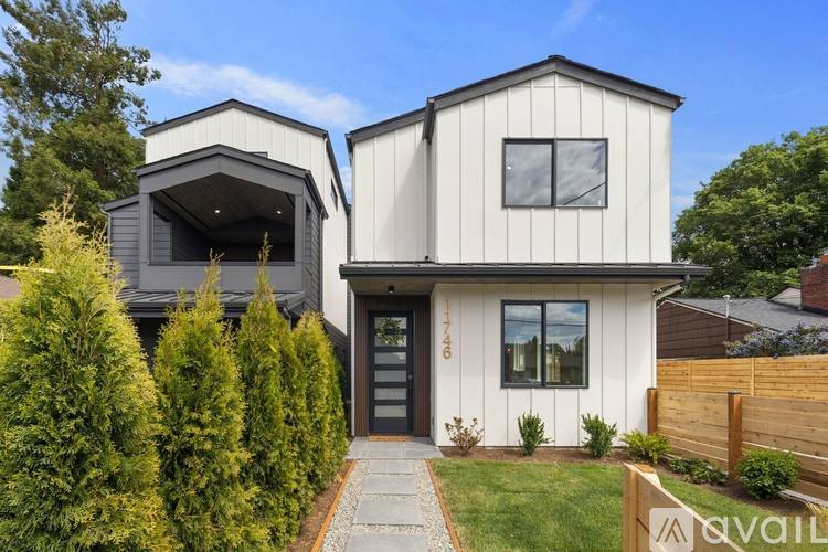 House for rent at 11746 Dayton Ave N, Seattle, WA 98133