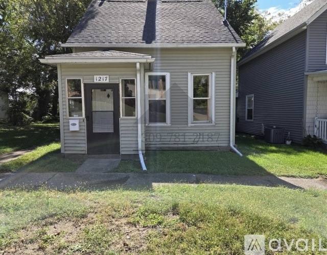 House for rent at 1217 W 8th St, Davenport, IA 52802