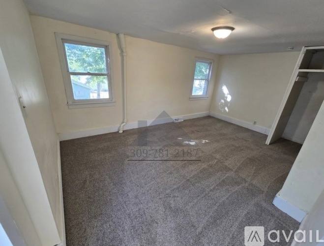 House for rent at 1217 W 8th St, Davenport, IA 52802