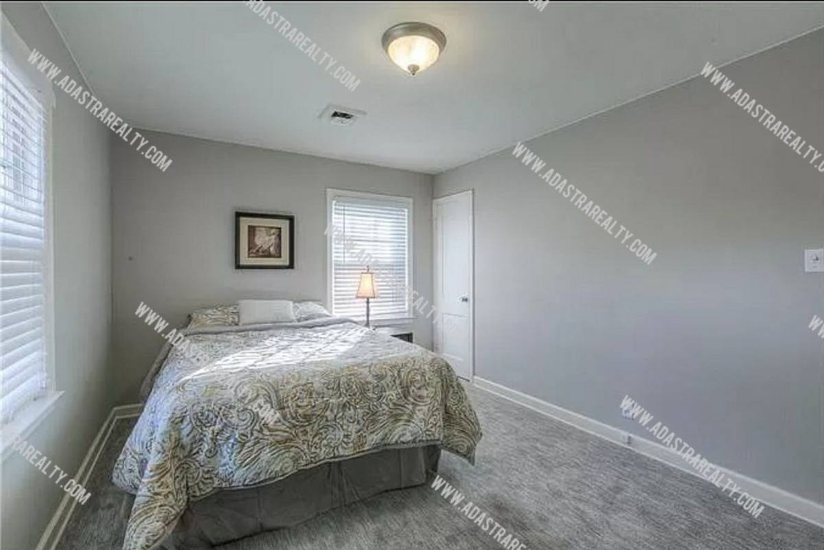House for rent at 4818 Mission Rd, Mission, KS 66205