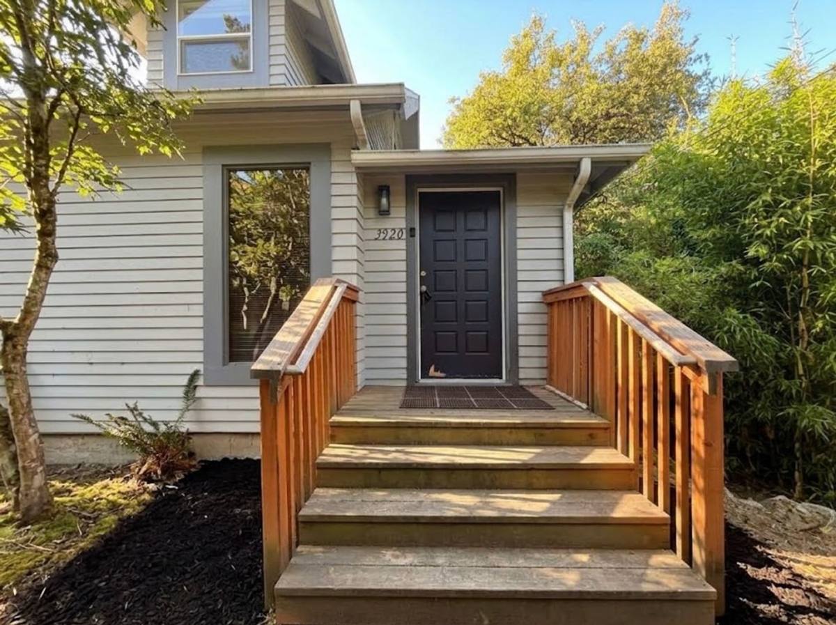 House for rent at 3920 SW Wilbard St, Portland, OR 97219