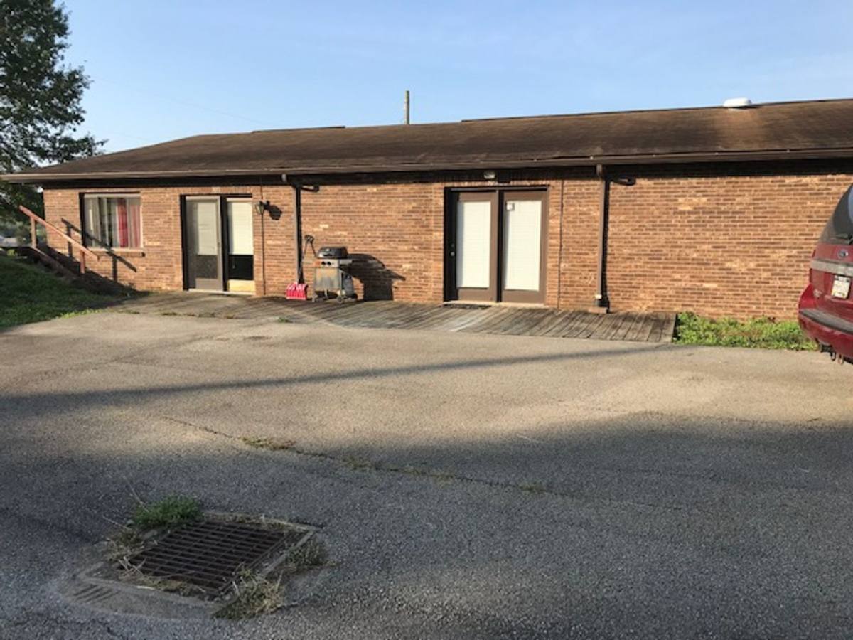 Apartment for rent at 303 Seneca Lane, Evans City, PA 16033